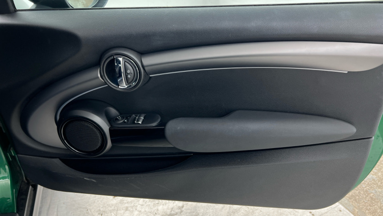 MINI Hatchback 1.5 Cooper Exclusive 3dr Auto Petrol Hatchback